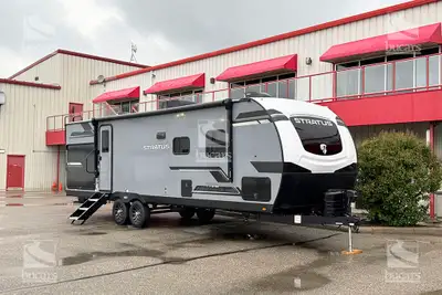 This pre-owned Venture Stratus 261VRB is a sleek and modern couple's trailer that has been maintaine...