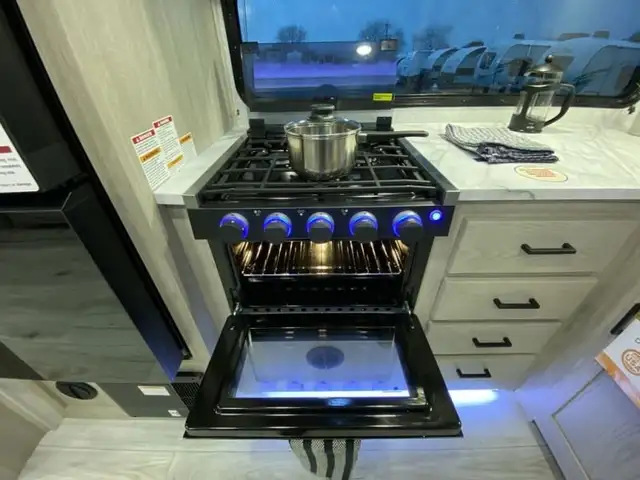 2025 EAST TO WEST Alta 3150KBH in Travel Trailers & Campers in Bedford - Image 28