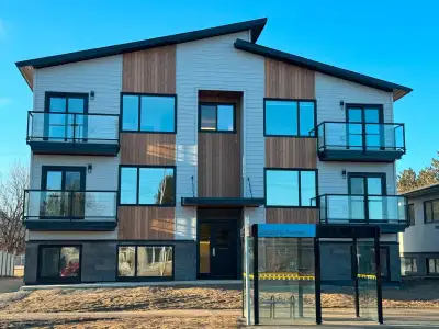AVAILABLE OCT 1/26 1312 Mary ST W - 1.7 KM to the Thunder Bay Airport - Close proximity to Walmart (...