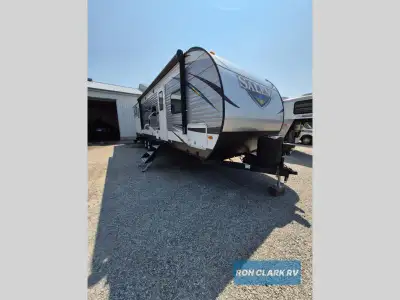 BUNK UNIT! Gross vehicle weight ratio is 11,070LBS, Overall length is 36', Sleeps up to 10 people, 2...