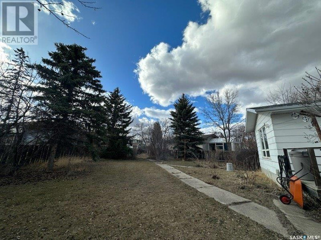 12 Overlord CRESCENT Kindersley, Saskatchewan in Houses for Sale in Saskatoon - Image 4