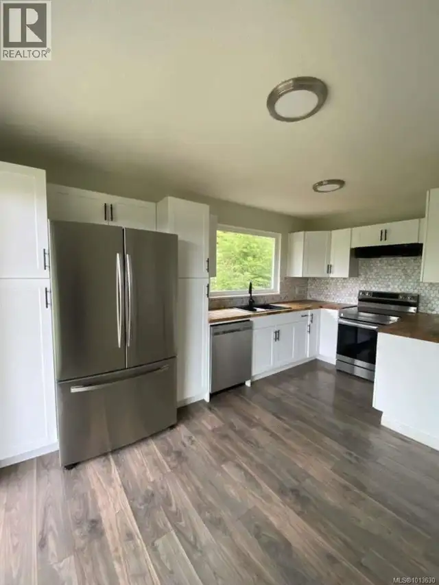 551 MacMillan Dr Sayward, British Columbia in Houses for Sale in Campbell River - Image 3