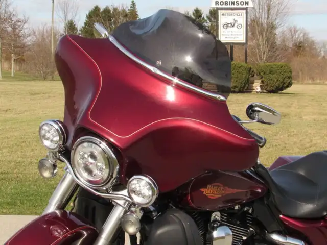 2008 Harley-Davidson FLHTC Electra Glide Classic in Sport Touring in Leamington - Image 11