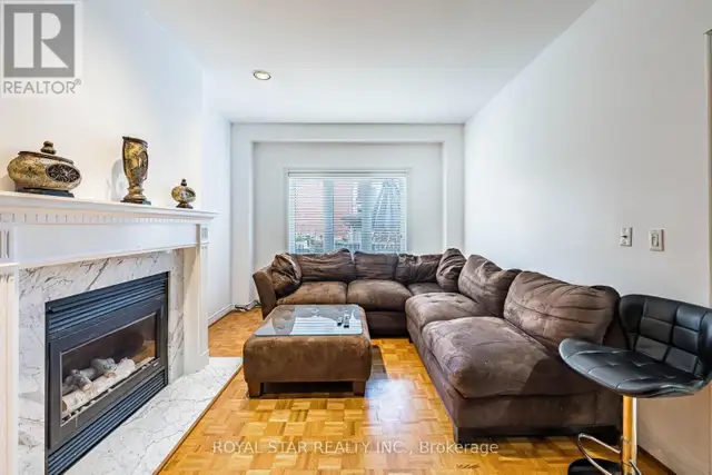 40 OAKDALE ROAD Vaughan (Maple), Ontario in Houses for Sale in Markham / York Region - Image 12