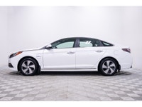 La Hyundai Sonata Plug-in Hybride 2017, présente sur le marché automobile canadien, se distingue par... (image 9)