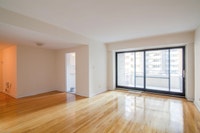 Semi-renovated Akelius two bedroom apartment for rent. Located near Drummond & Sherbrooke in the Dow... (image 4)