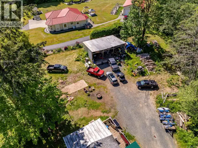 4399 Island Hwy S Courtenay, British Columbia in Houses for Sale in Comox / Courtenay / Cumberland - Image 14