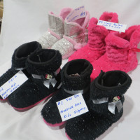 Kids  Fuzzy Warm Slippers size Sm (9-10) med (11-12