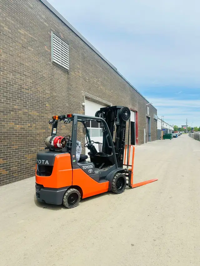 2020 Toyota 6500lbs cap Forklift 4stage sideshift Forkpositioner in Heavy Equipment in Mississauga / Peel Region - Image 5