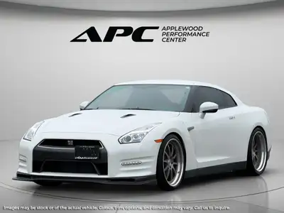 Get ready to hit the road in the exhilarating 2016 Nissan GT-R, featuring an elegant White exterior...