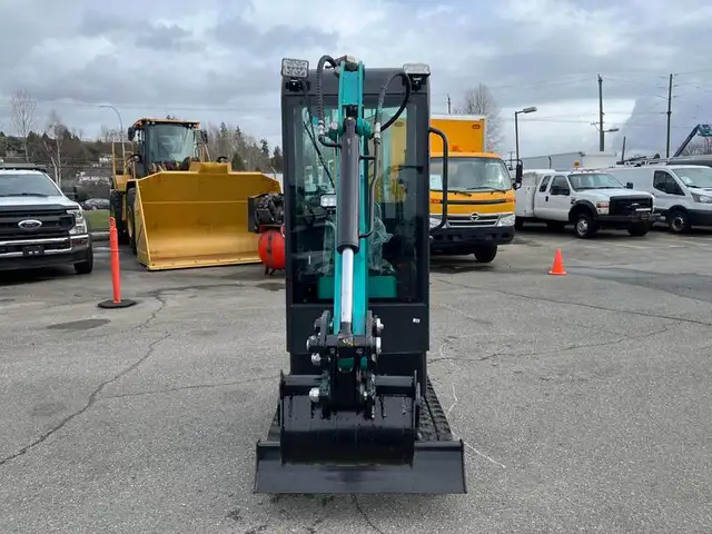 2024 agt Industrial Green QH13R Mini Excavator 420CC Gas Engine  in Heavy Equipment in Richmond - Image 10