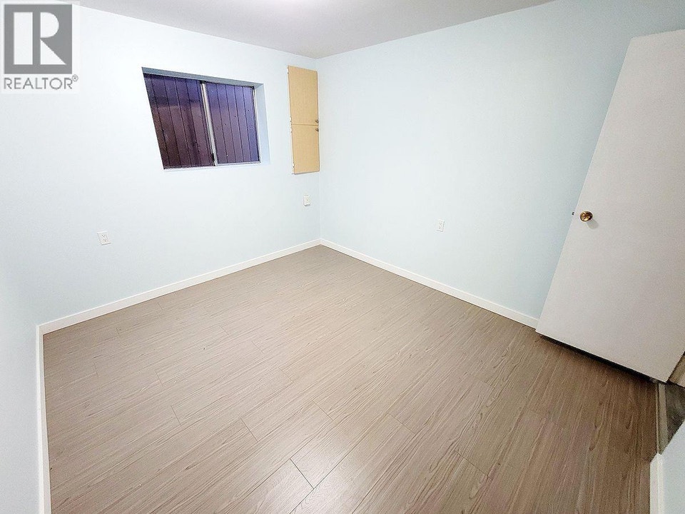 52xx HOY STREET Vancouver, British Columbia 4