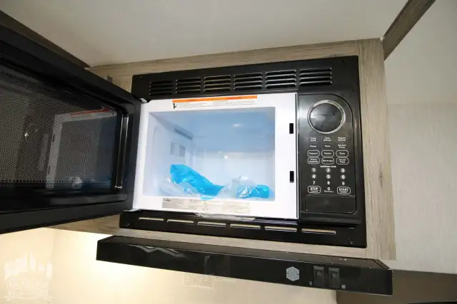2025 ,Sun Lite,Sunset Park RV 13BH in Travel Trailers & Campers in Kamloops - Image 15