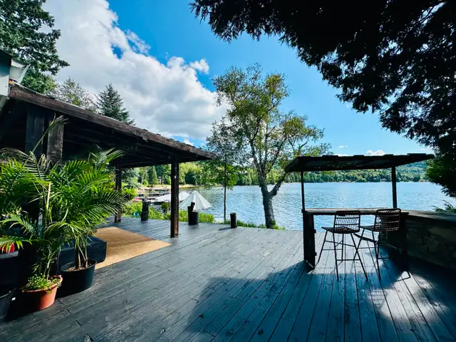 Lakeside Chalet in Val-Morin (Raymond Lake) – 6 Bedrooms
