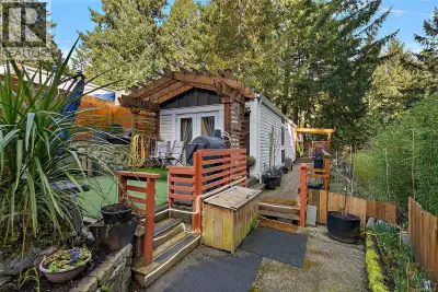 CALLING ALL GARDENERS AND PET LOVERS! Skip the condo lifestyle and enjoy the space and privacy. Outd...