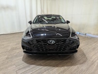 Meet the 2020 Hyundai Sonata 1.6T Luxury, a black-front-wheel-drive marvel that promises dynamic han... (image 1)