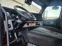 Ryder Stock ID: 282277 Transmission Type/Speed: AUTO 12 Engine: DIESEL DD15 GHG'17 505/1625 Horse Po... (image 8)