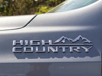 6.2L Gas V8 Engine for powerful performance | 4x4 Drive for all-weather confidence | Panoramic Sunro... (image 8)