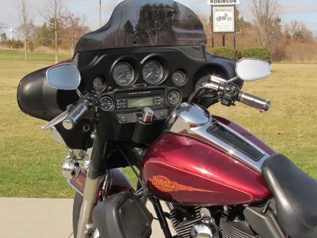 2008 Harley-Davidson FLHTC Electra Glide Classic in Sport Touring in Leamington - Image 17