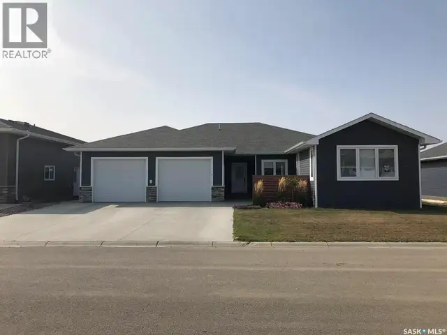 9 Warren STREET S Redvers, Saskatchewan in Houses for Sale in Regina - Image 2