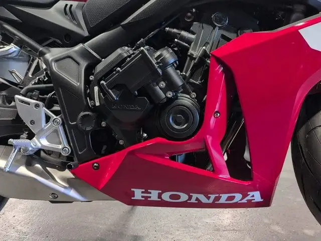 2025 Honda CBR650R in Street, Cruisers & Choppers in Calgary - Image 4