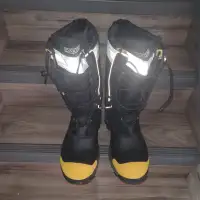 Like new - Dakota steel toed work  winter boot size 13