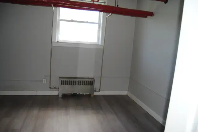 Beautiful Historic Building in Long Term Rentals in Bedford - Image 5