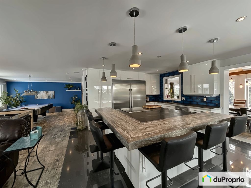 $689,000 - Bungalow for sale in Sorel-Tracy — photo 1