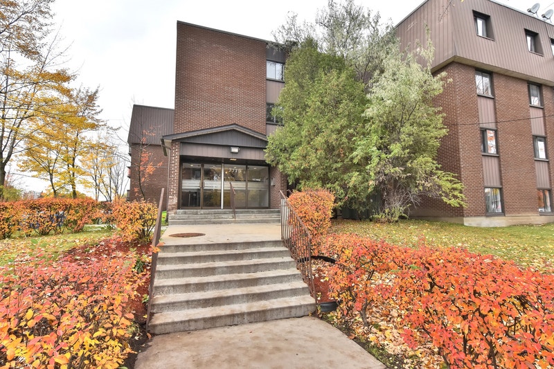 2.5 Style Condo, SemiMeublé à Brossard 1050 Locations longue durée