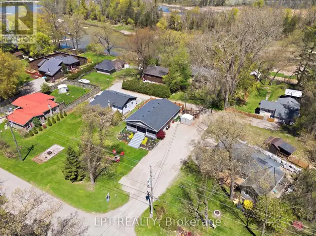 7652 RIVERSIDE DRIVE Lambton Shores (Port Franks), Ontario in Houses for Sale in Grand Bend - Image 32