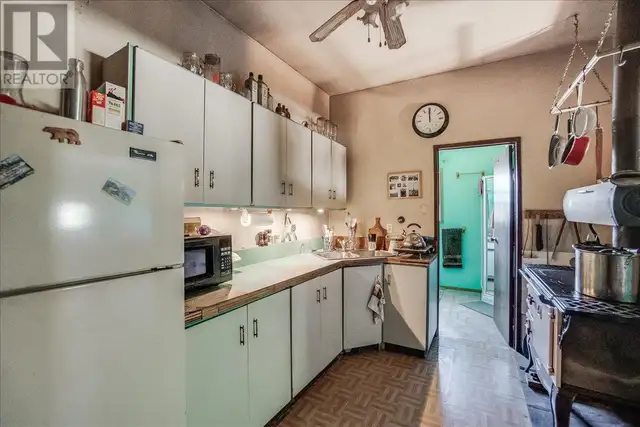 7465 Broadwater Road Castlegar, British Columbia in Houses for Sale in Nelson - Image 33