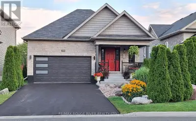 Huge value, pristinely kept, and perfectly located! 378 Lonsberry Drive offers the best of Cobourg's...