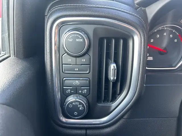 2020 Chevrolet SILVERADO 2500HD LT 4WD Crew Cab Cap Ladder Racks in Cars & Trucks in Oakville / Halton Region - Image 16