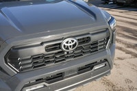 Conquer the job site, escape to the mountains, or effortlessly manage city driving in this exception... (image 9)