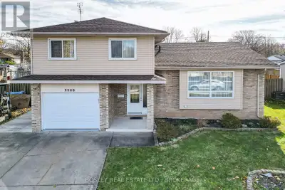 Nice location near the river! This 5-level side-split is immaculate throughout and is located on a s...