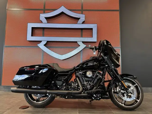 2025 Harley-Davidson Street Glide in Street, Cruisers & Choppers in Grande Prairie - Image 2