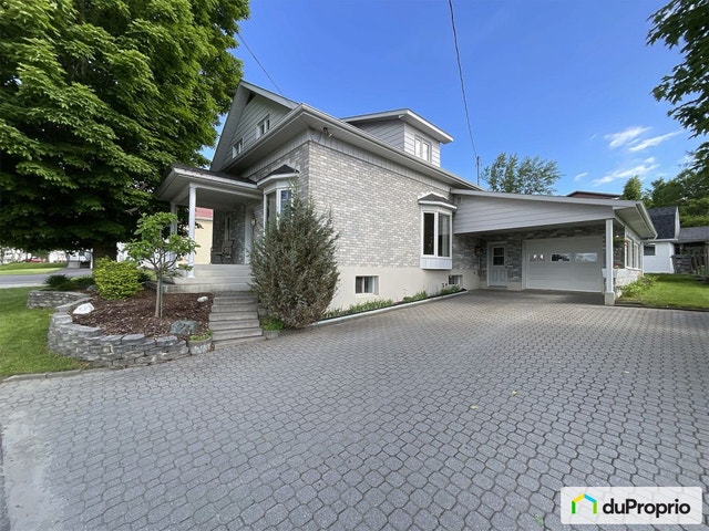 $340,000 - 1 1/2 Storey for sale in Lac-Megantic — photo 1