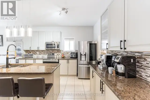10 WESTMINSTER CIRCLE Barrie (Innis-Shore), Ontario in Houses for Sale in Barrie - Image 6
