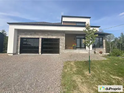 Mirabel en Haut Aucun voisin arrière, située dans le prestigieux secteur de Mirabel en Haut, cette d...