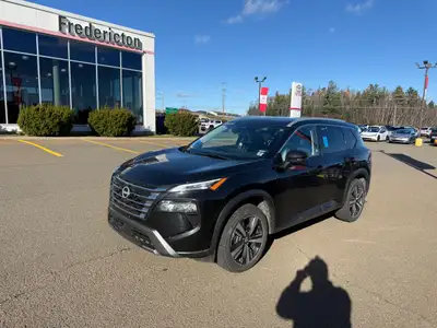 The 2024 Rogue SL AWD delivers a premium driving experience with its refined interior, advanced safe...