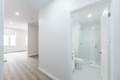 Studio Suite Move In Ready in Uptown Waterloo! 130 King Street S, Waterloo Monthly Rent: $1,650 Park...