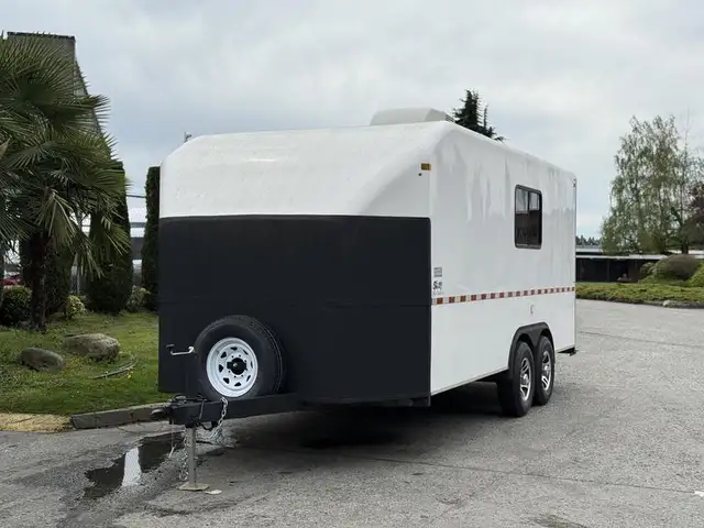 2025 shuttle Office 20-Foot Mobile Office Trailer in Cargo & Utility Trailers in Richmond - Image 5