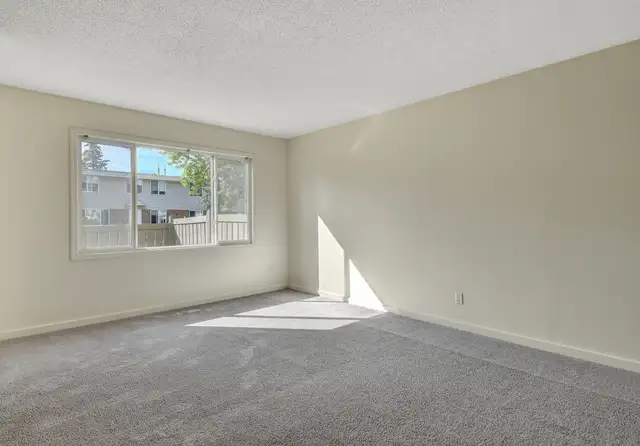 Family and Pet Friendly 3 Bedroom Townhome with Front Yard! in Long Term Rentals in Grande Prairie - Image 26