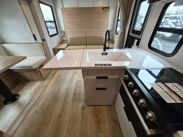 2026 Winnebago Thrive 22MBH **INCL FREIGHT & PDI** | Travel Trailers ...