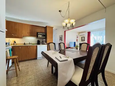 Appartement 4 et demi dans un immeuble situé à Lévis dans le secteur St-Romuald. Cet immeuble de 12...