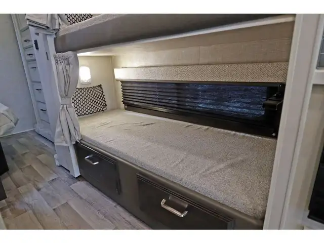 2023 Entegra Coach Odyssey 31F Bund Bed NEUF VR/RV Classe C 2023 in RVs & Motorhomes in Laval / North Shore - Image 17
