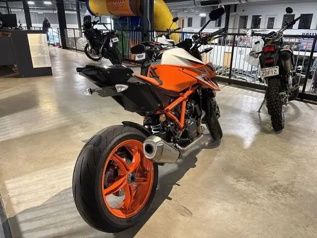 2023 KTM 1290 SUPER DUKE R in Street, Cruisers & Choppers in City of Halifax - Image 4