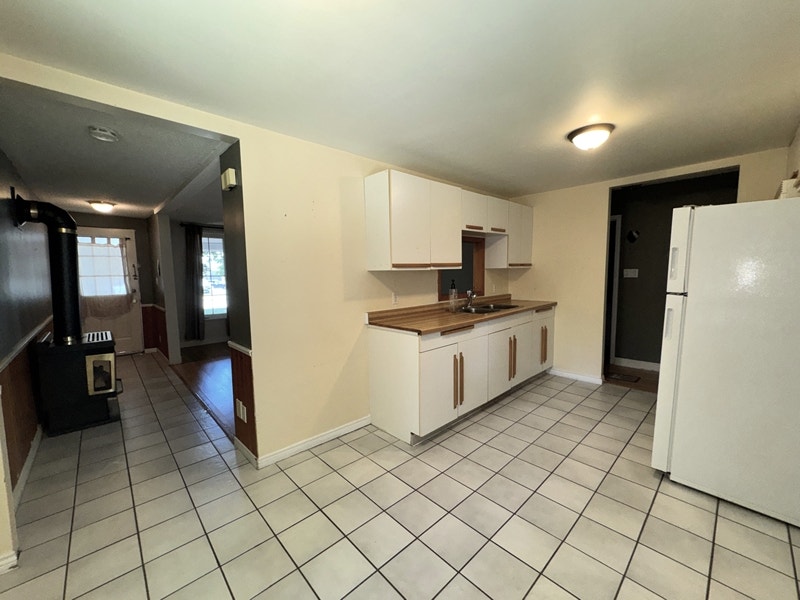 Cozy 2 Bed, 1 Bath Bungalow Near Downtown 5