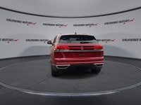 // ACCIDENT FREE!! // Meet the 2024 Volkswagen Atlas Cross Sport Highline 2.0 4WD, a stylish midsize... (image 6)