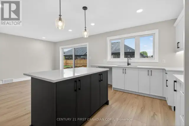 34 POSTMA CRESCENT North Middlesex (Ailsa Craig), Ontario in Houses for Sale in Grand Bend - Image 11